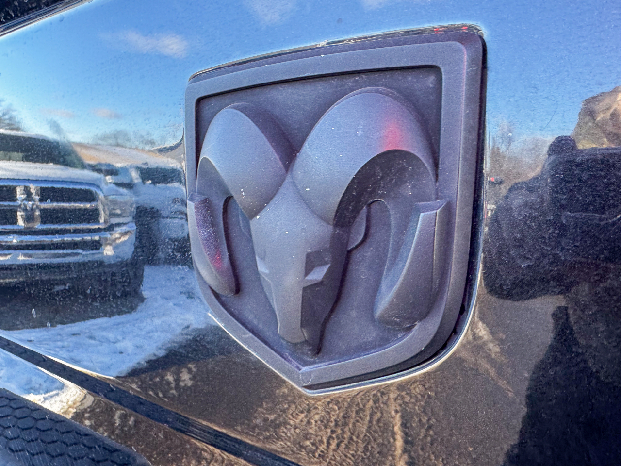 RAM 1500 4WD Crew Cab 140.5" Sport 2011