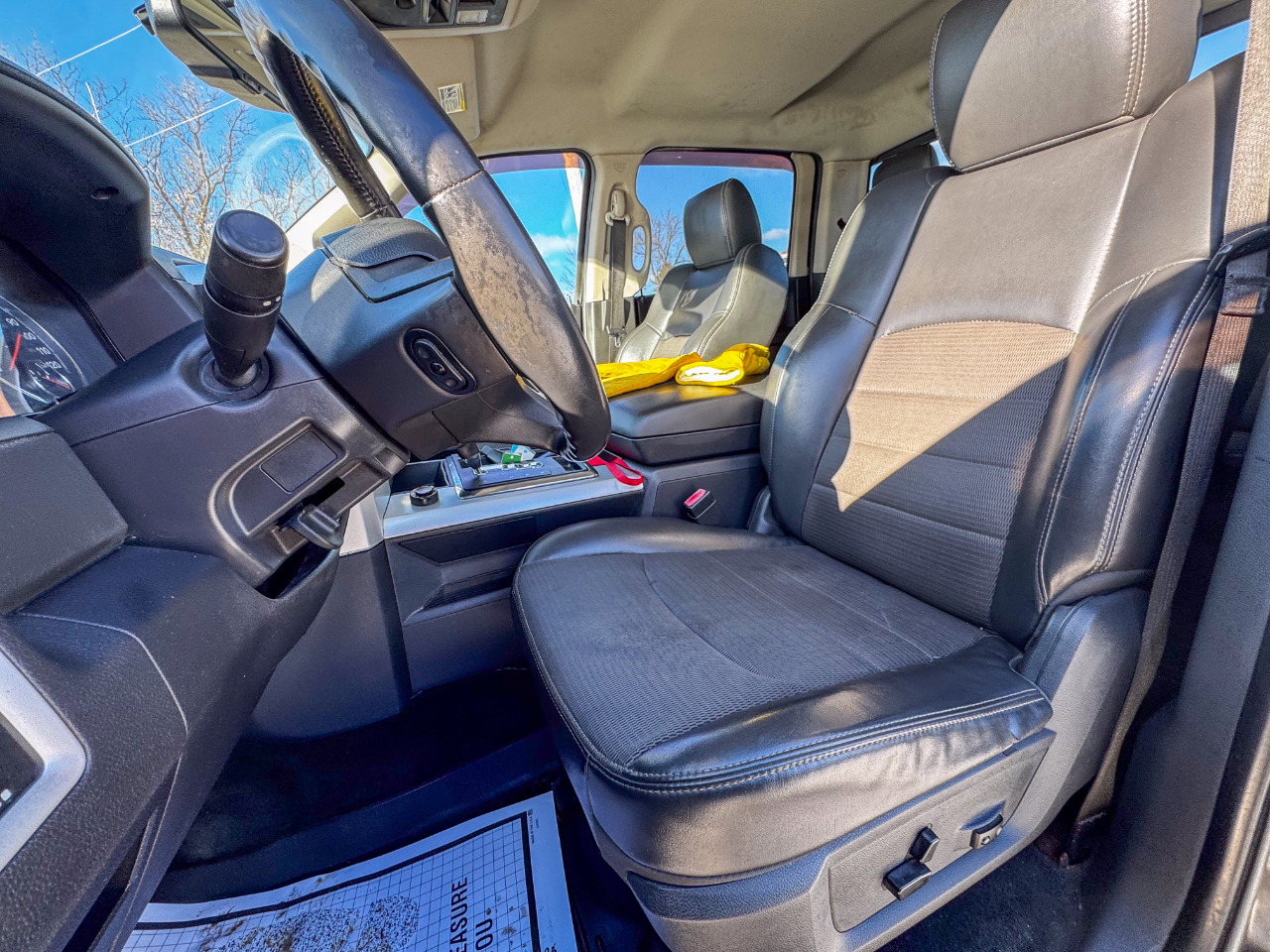 RAM 1500 4WD Crew Cab 140.5" Sport 2011