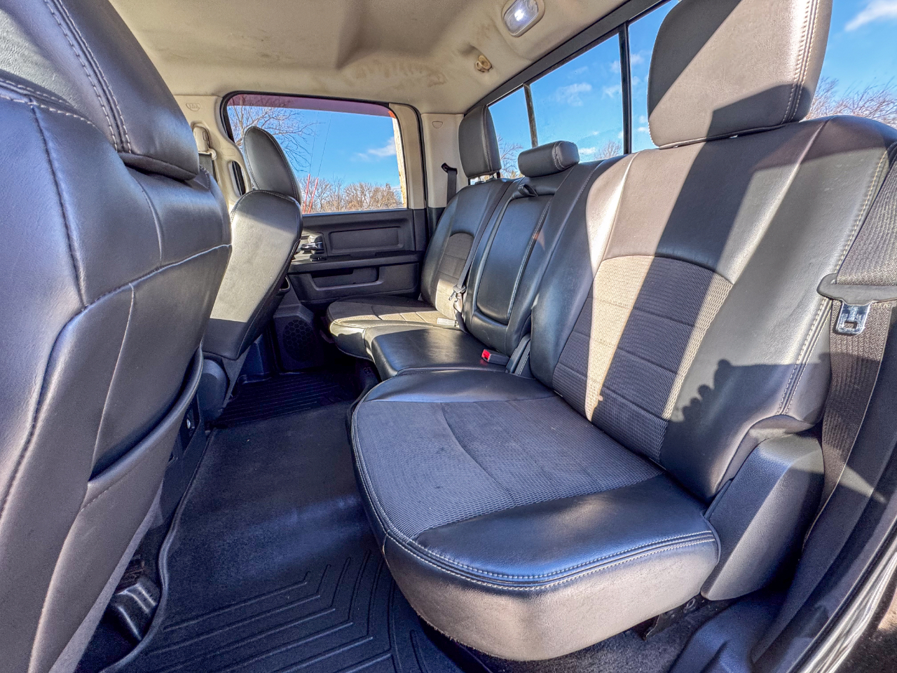 RAM 1500 4WD Crew Cab 140.5" Sport 2011