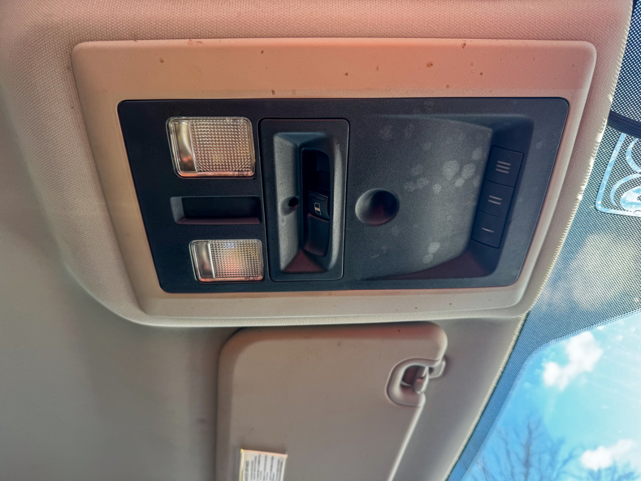 RAM 1500 4WD Crew Cab 140.5" Sport 2011