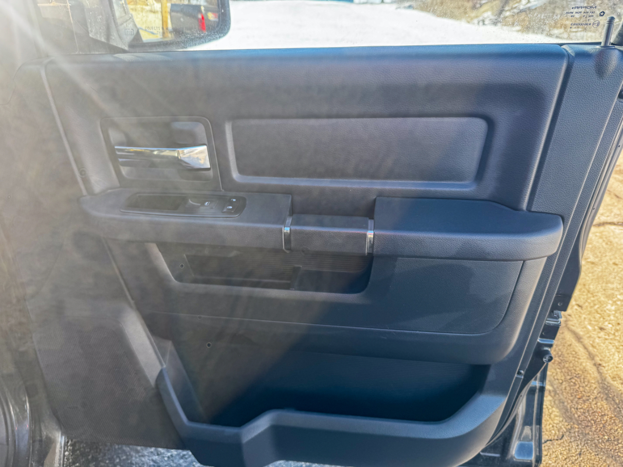 RAM 1500 4WD Crew Cab 140.5" Sport 2011