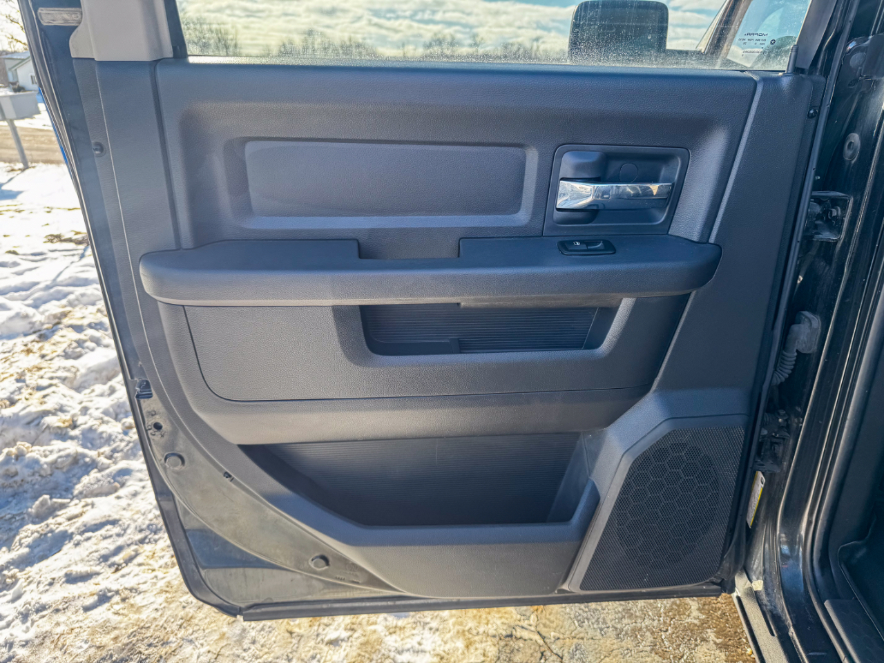 RAM 1500 4WD Crew Cab 140.5" Sport 2011