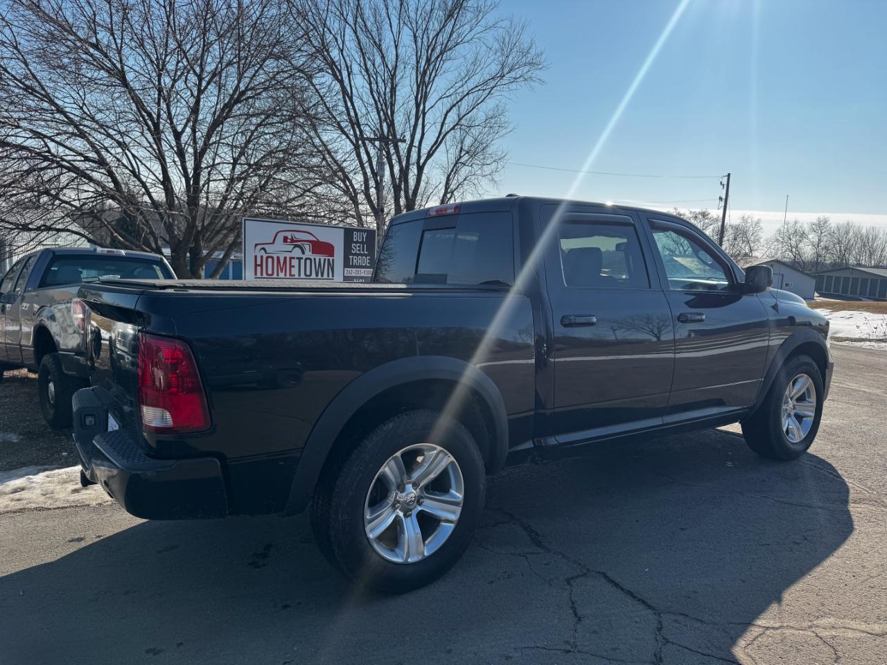 RAM 1500 4WD Crew Cab 140.5" Sport 2011