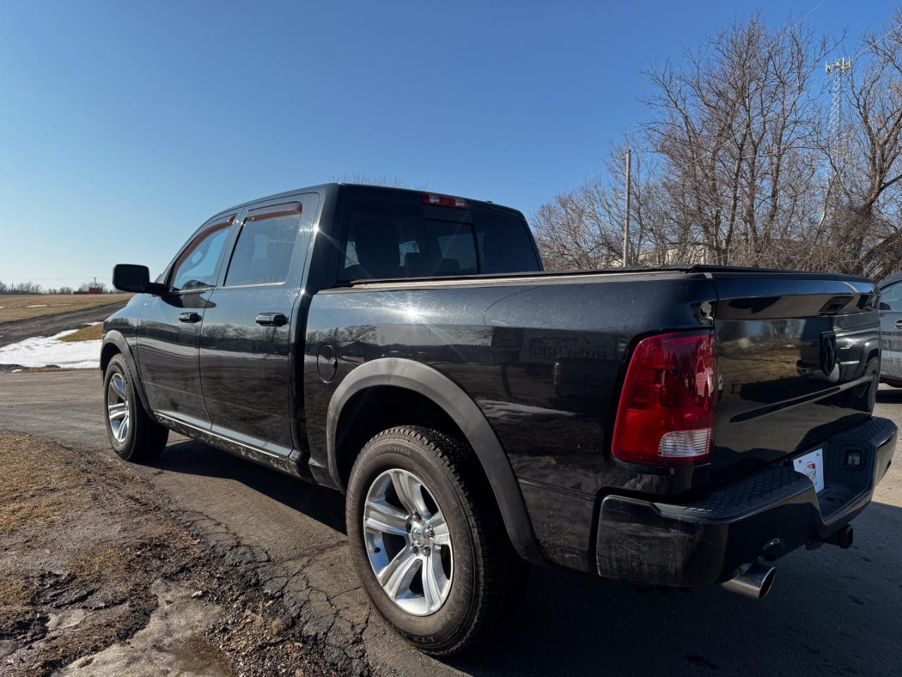 RAM 1500 4WD Crew Cab 140.5" Sport 2011