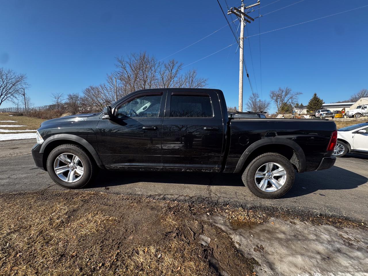RAM 1500 4WD Crew Cab 140.5" Sport 2011
