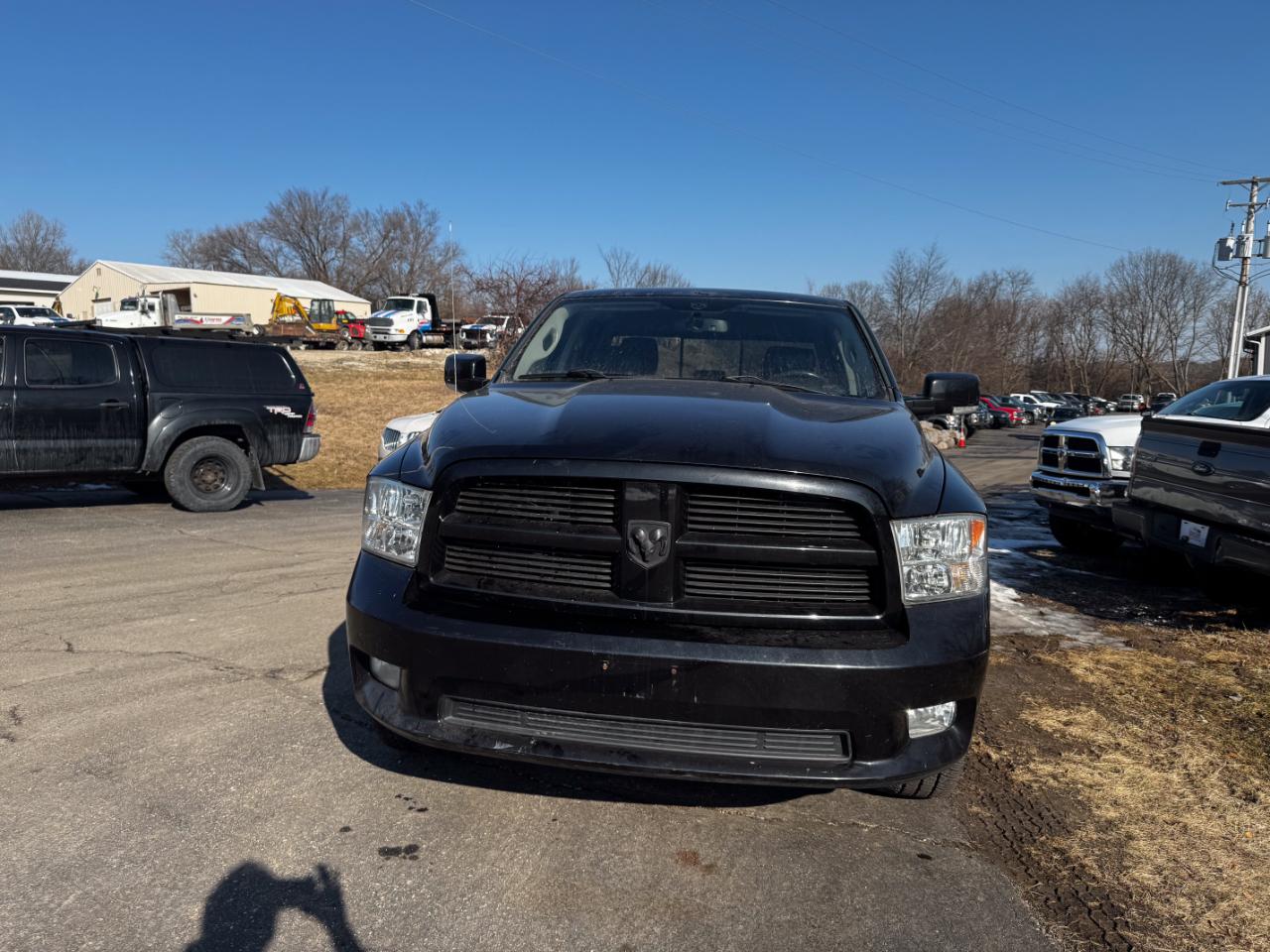 RAM 1500 4WD Crew Cab 140.5" Sport 2011