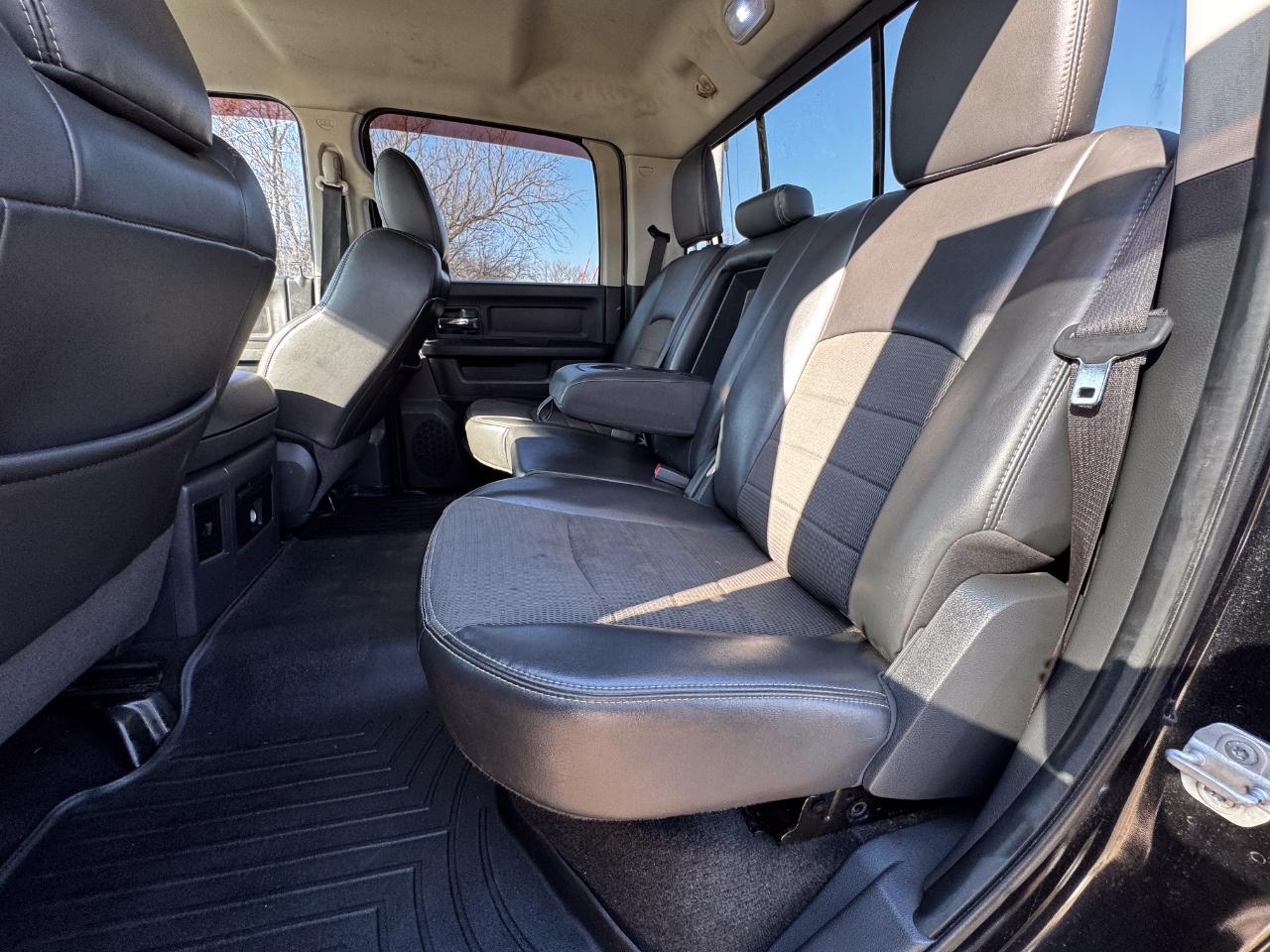 RAM 1500 4WD Crew Cab 140.5" Sport 2011