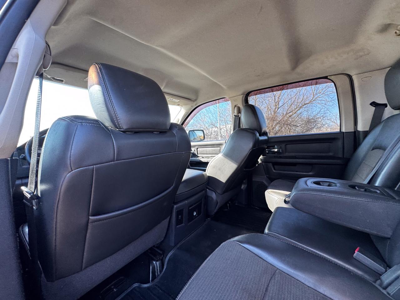 RAM 1500 4WD Crew Cab 140.5" Sport 2011