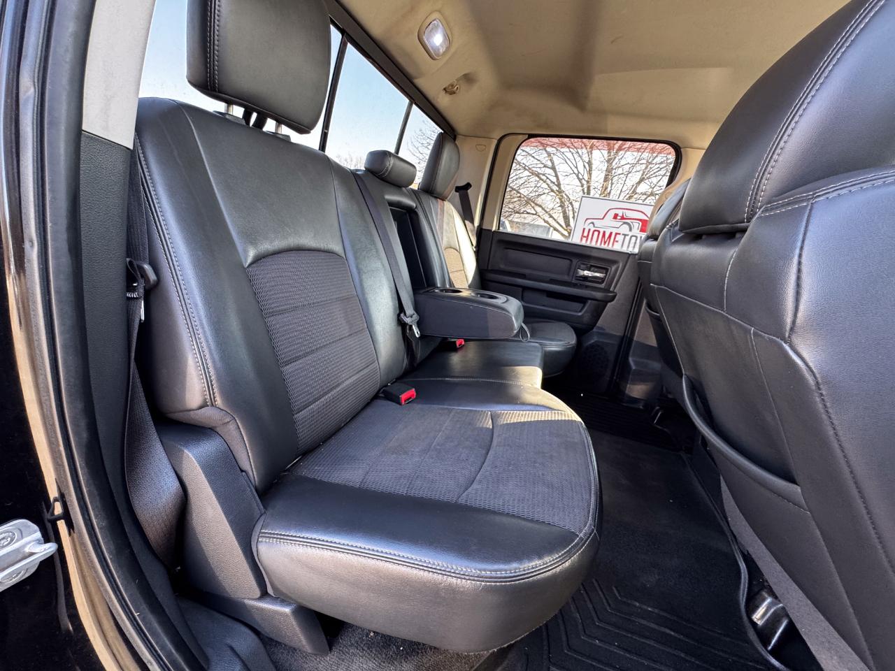 RAM 1500 4WD Crew Cab 140.5" Sport 2011