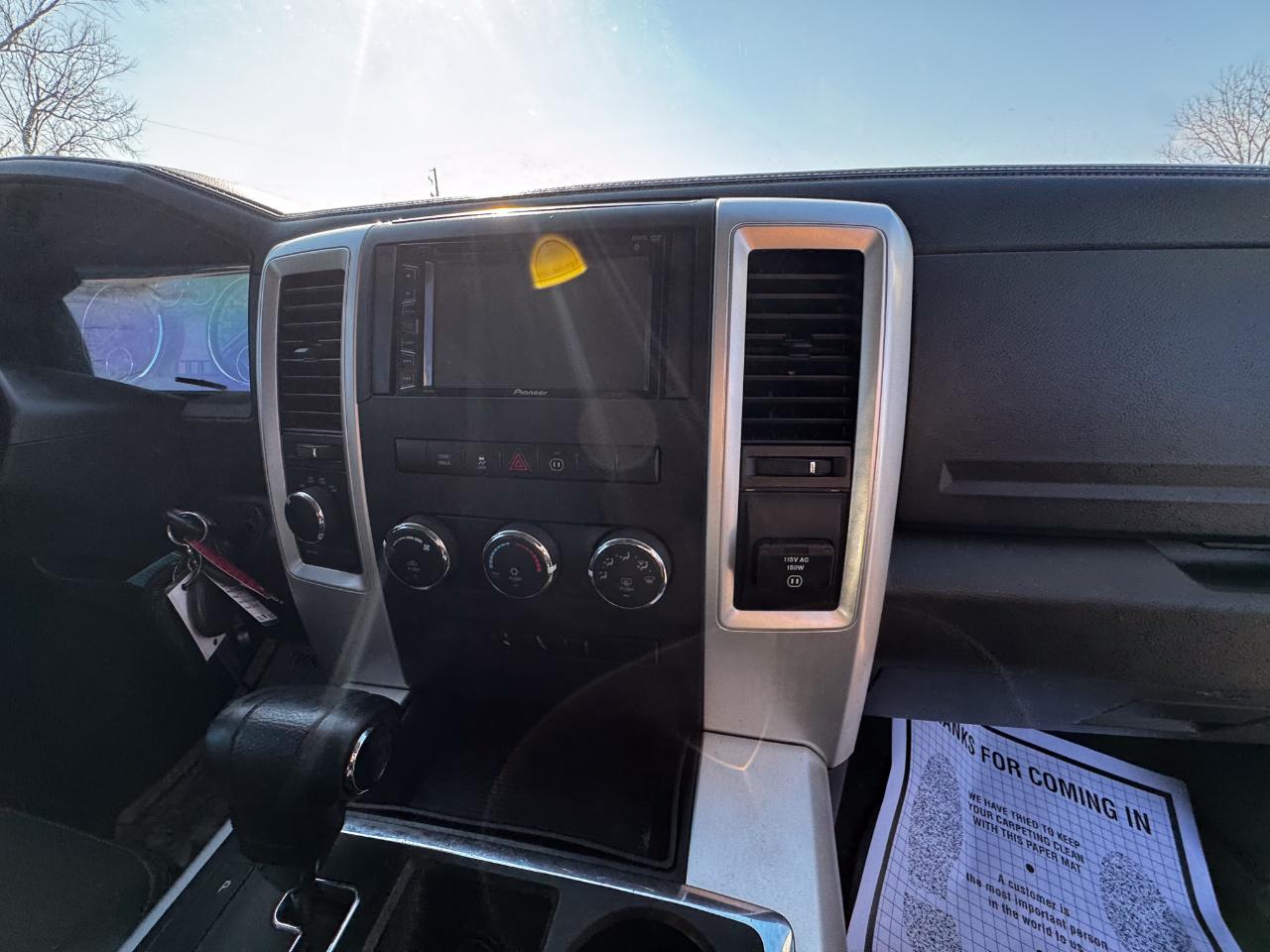 RAM 1500 4WD Crew Cab 140.5" Sport 2011