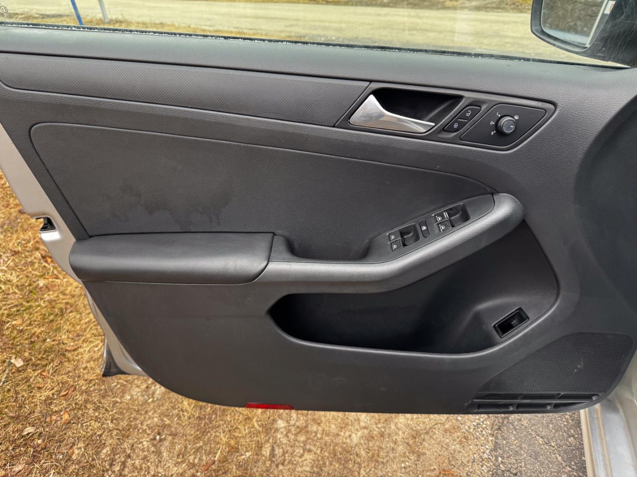 Volkswagen Jetta Sedan 4dr Auto 2.0L S 2015