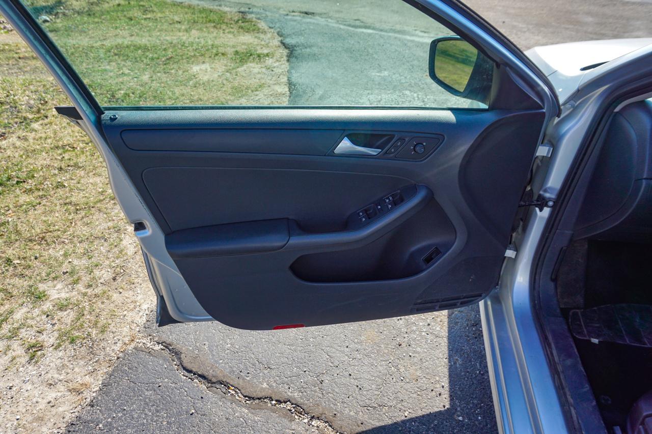 Volkswagen Jetta Sedan 4dr Auto 2.0L S 2015