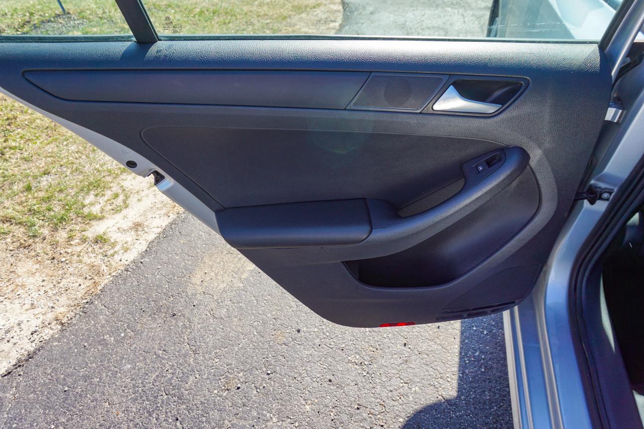 Volkswagen Jetta Sedan 4dr Auto 2.0L S 2015