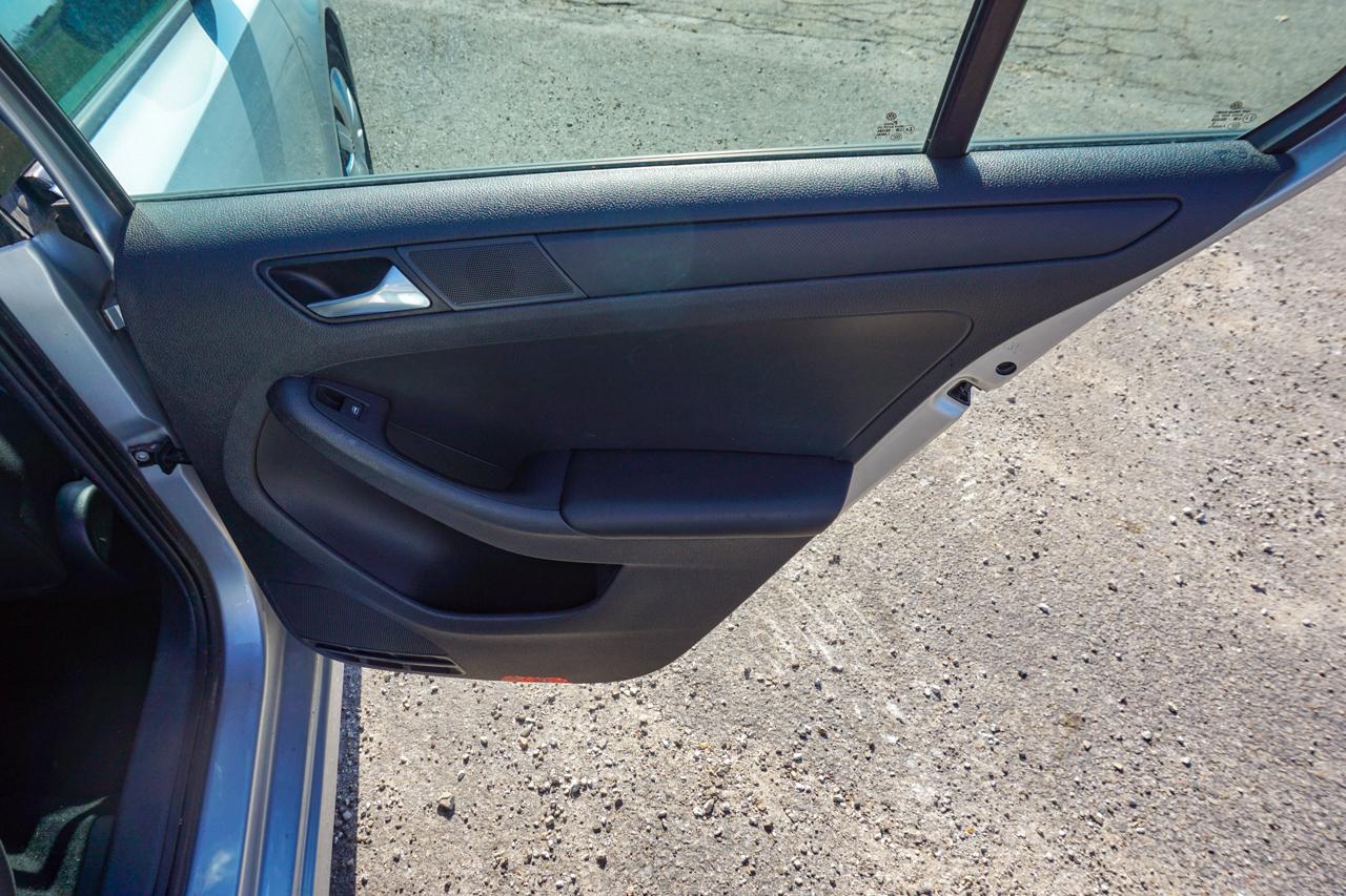 Volkswagen Jetta Sedan 4dr Auto 2.0L S 2015