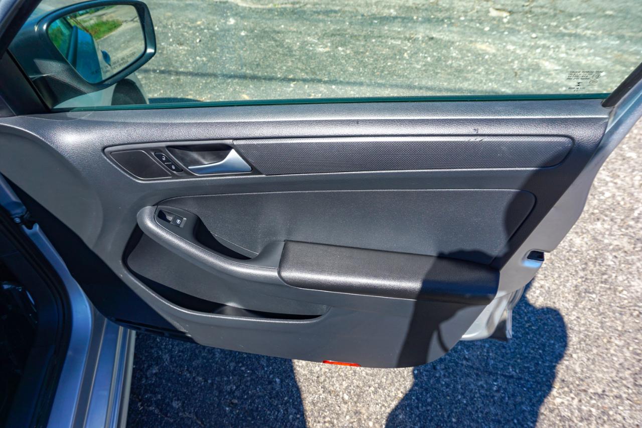 Volkswagen Jetta Sedan 4dr Auto 2.0L S 2015