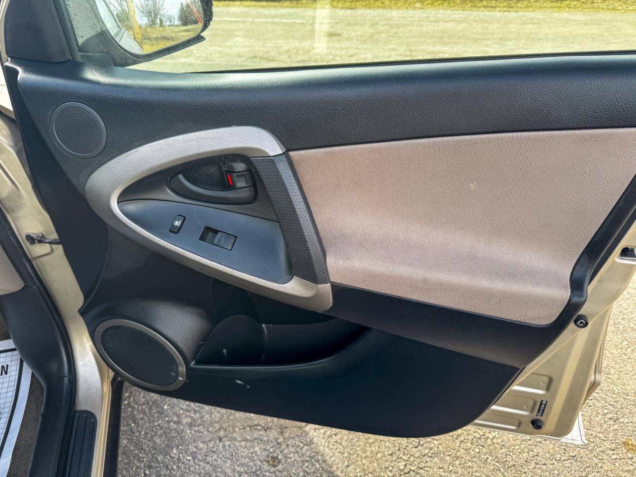 Toyota RAV4 4WD 4dr V6 (Natl) 2007