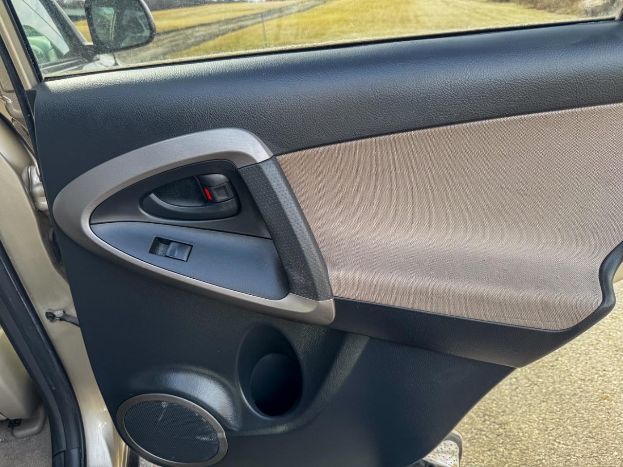 Toyota RAV4 4WD 4dr V6 (Natl) 2007