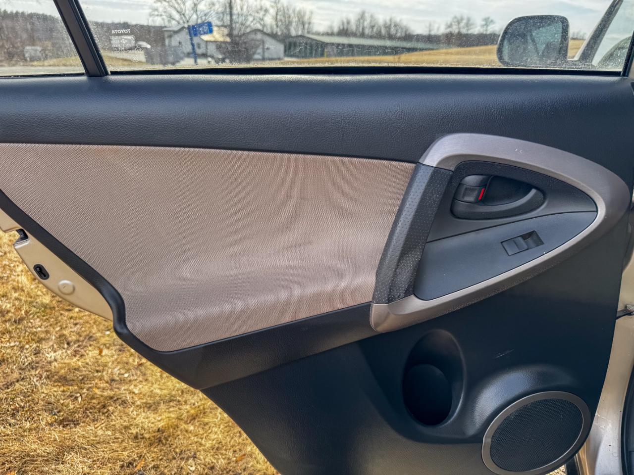 Toyota RAV4 4WD 4dr V6 (Natl) 2007