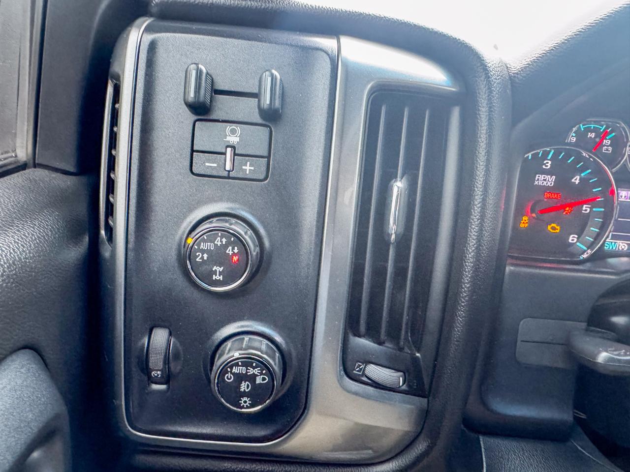 Chevrolet Silverado 1500 4WD Crew Cab 143.5" LT w/1LT 2015