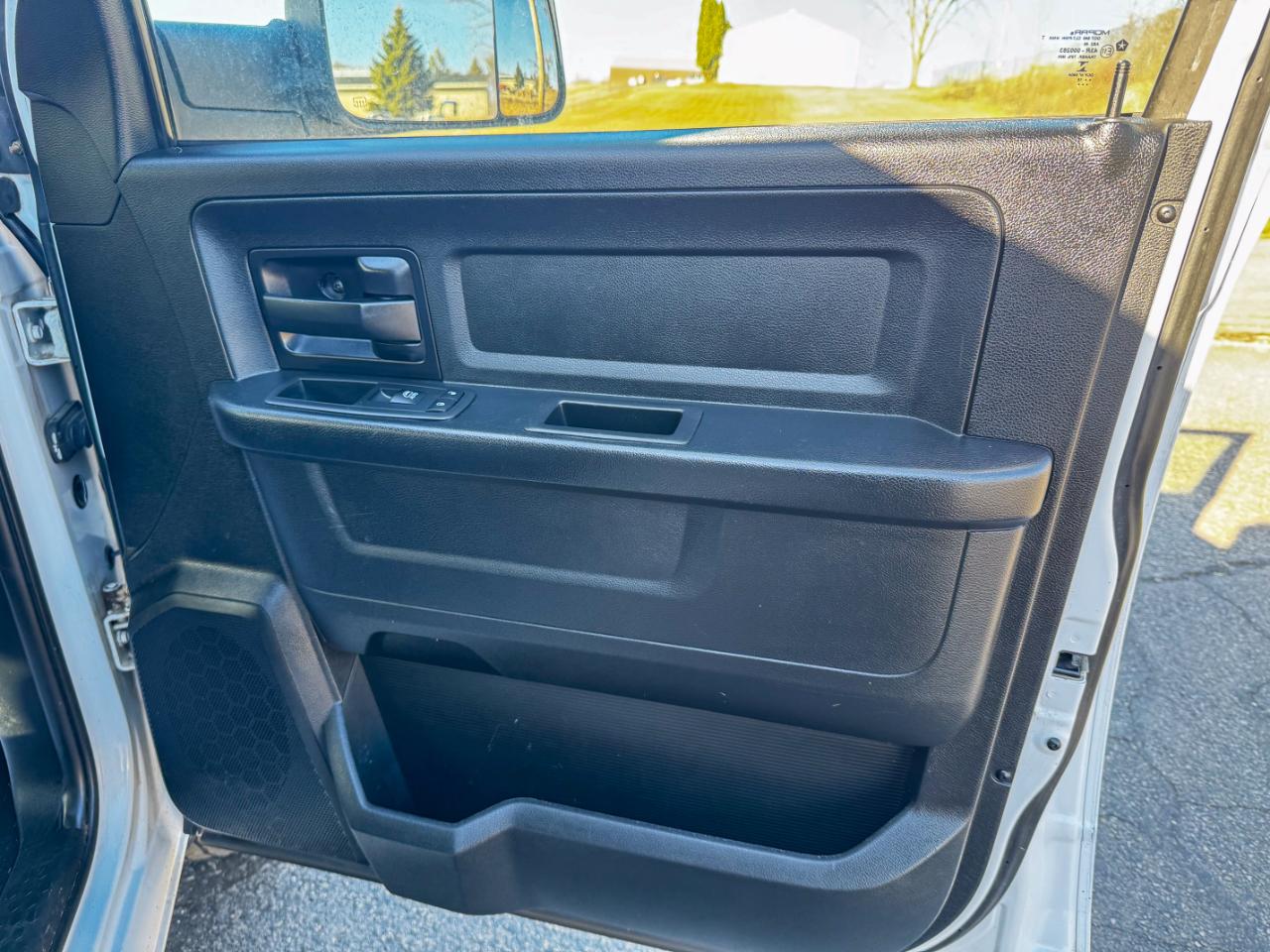 RAM 1500 Express 4x4 Quad Cab 6'4" Box 2018