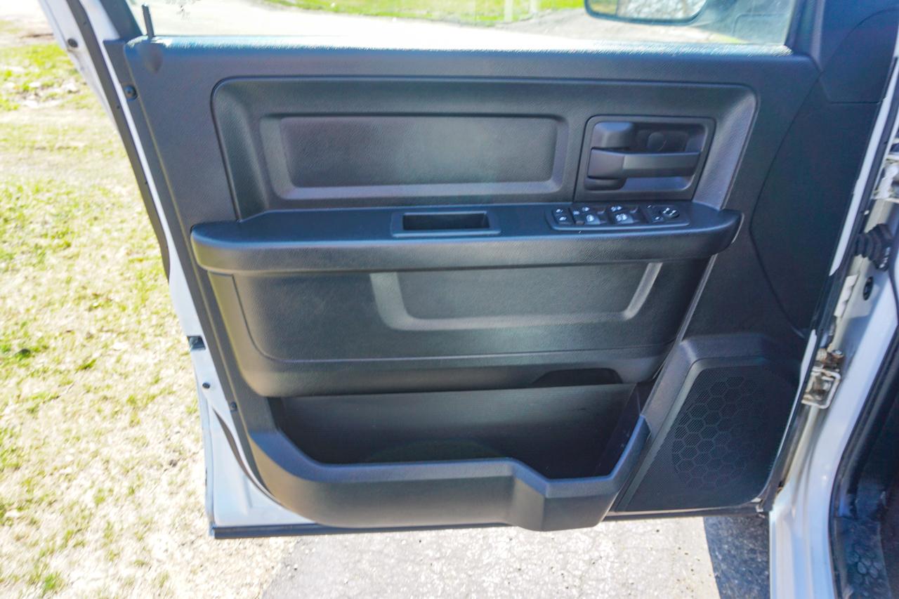 RAM 1500 Express 4x4 Quad Cab 6'4" Box 2018