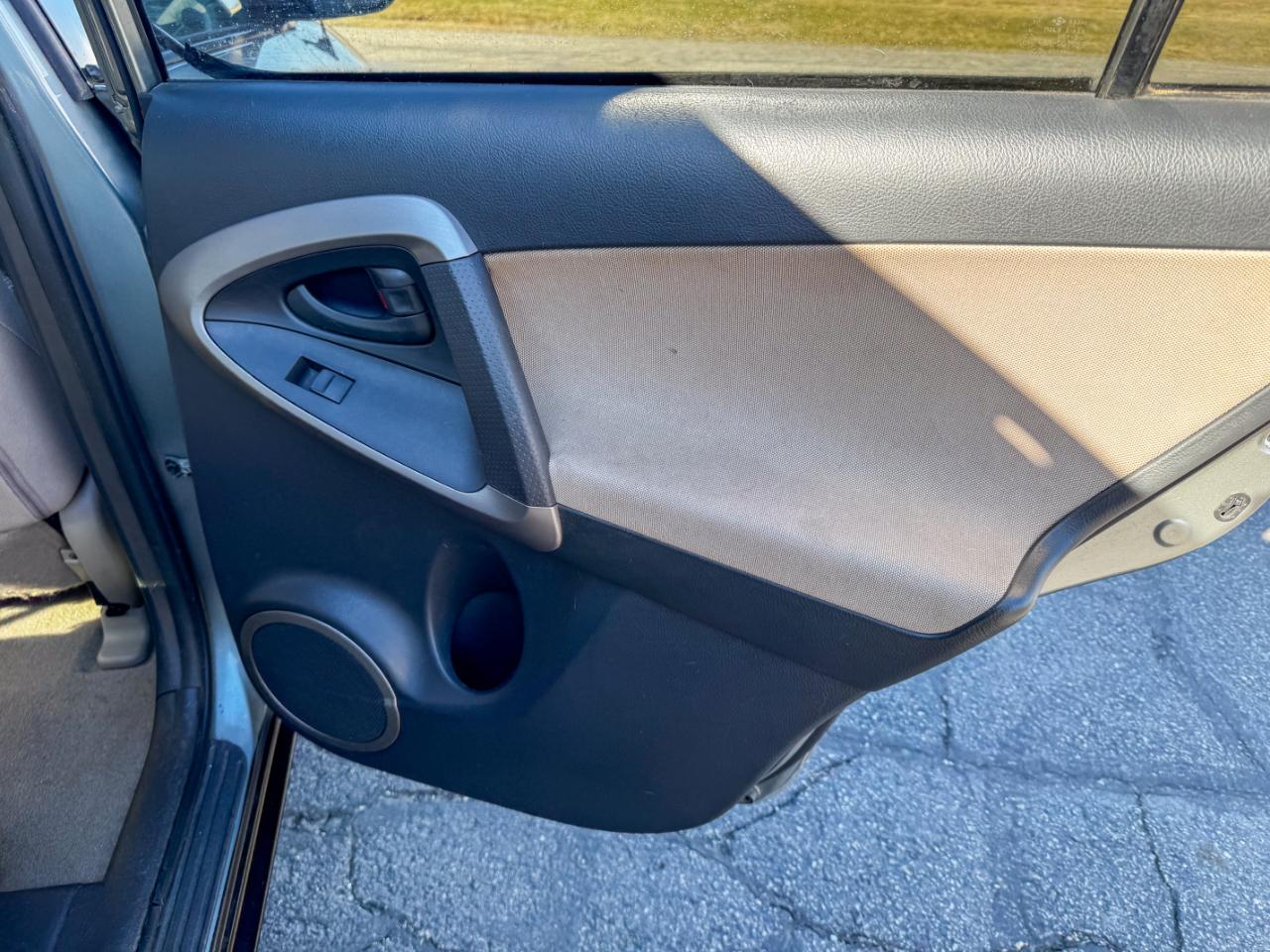 Toyota RAV4 4WD 4dr 4-cyl (Natl) 2007