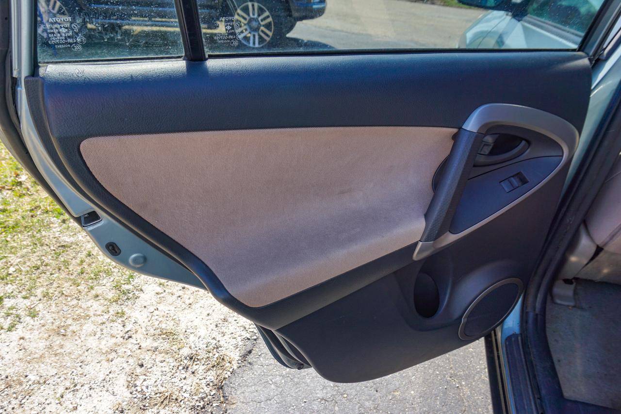 Toyota RAV4 4WD 4dr 4-cyl (Natl) 2007