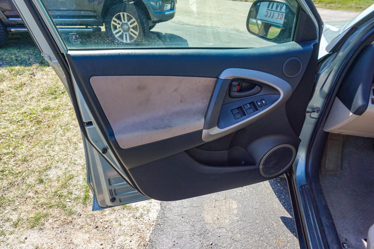 Toyota RAV4 4WD 4dr 4-cyl (Natl) 2007