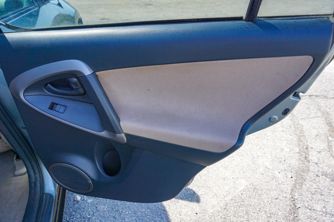 Toyota RAV4 4WD 4dr 4-cyl (Natl) 2007