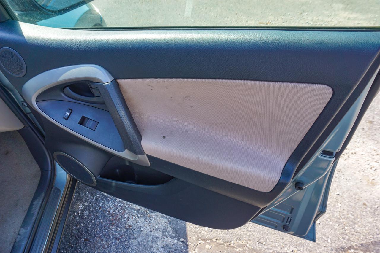 Toyota RAV4 4WD 4dr 4-cyl (Natl) 2007