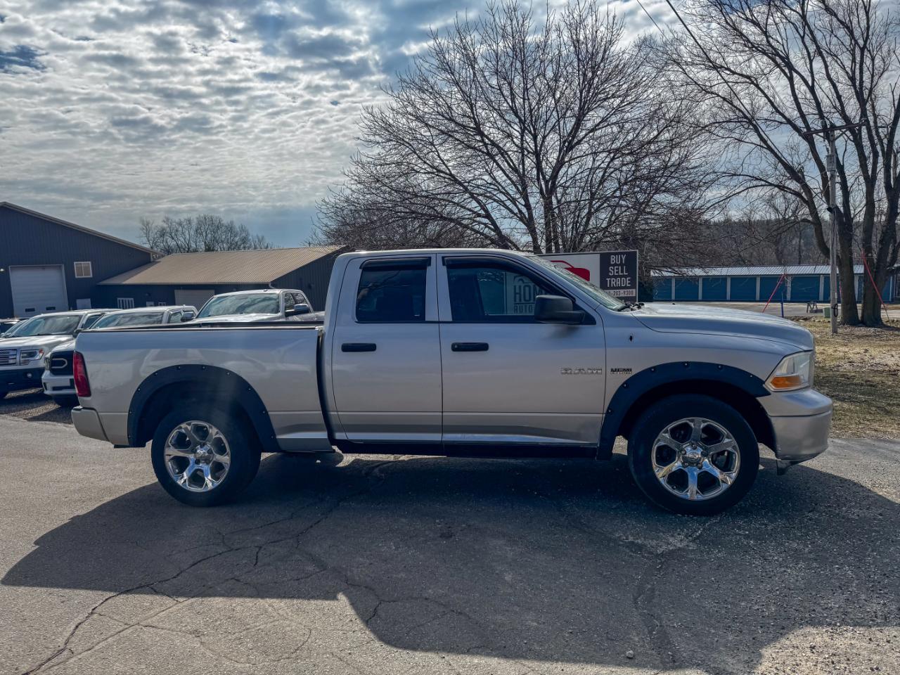 Dodge Ram 1500 4WD Quad Cab 140.5" ST 2010