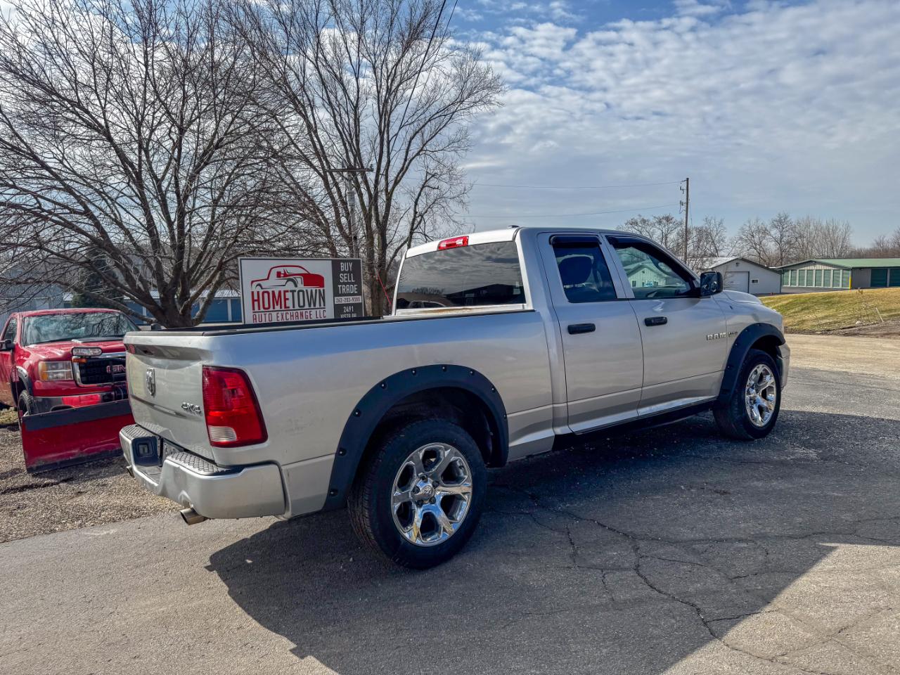Dodge Ram 1500 4WD Quad Cab 140.5" ST 2010