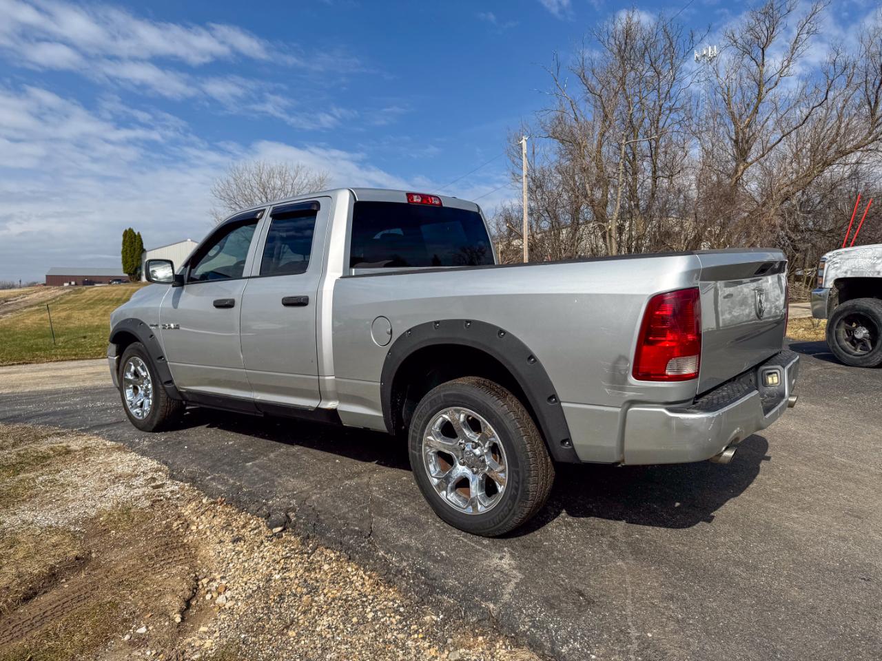 Dodge Ram 1500 4WD Quad Cab 140.5" ST 2010