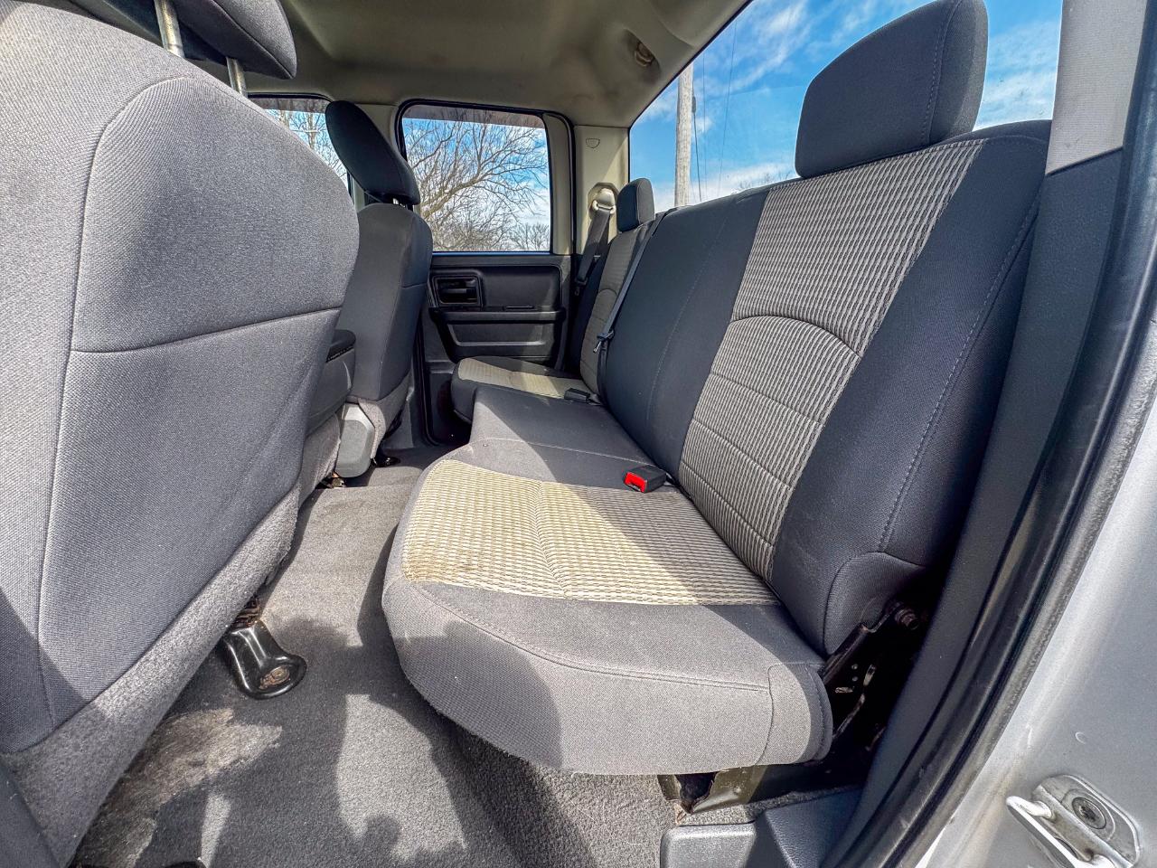 Dodge Ram 1500 4WD Quad Cab 140.5" ST 2010