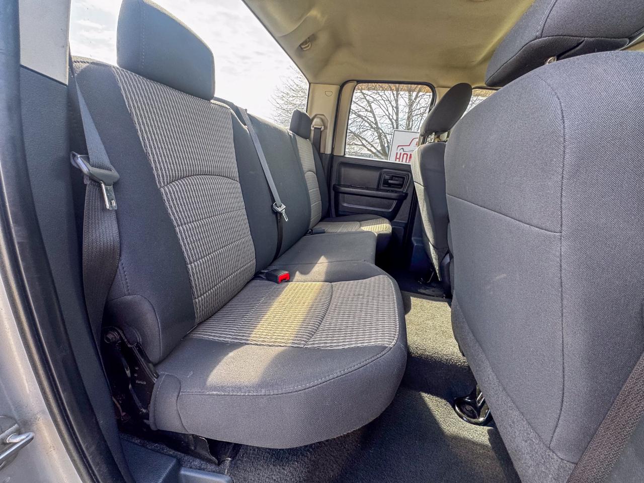 Dodge Ram 1500 4WD Quad Cab 140.5" ST 2010