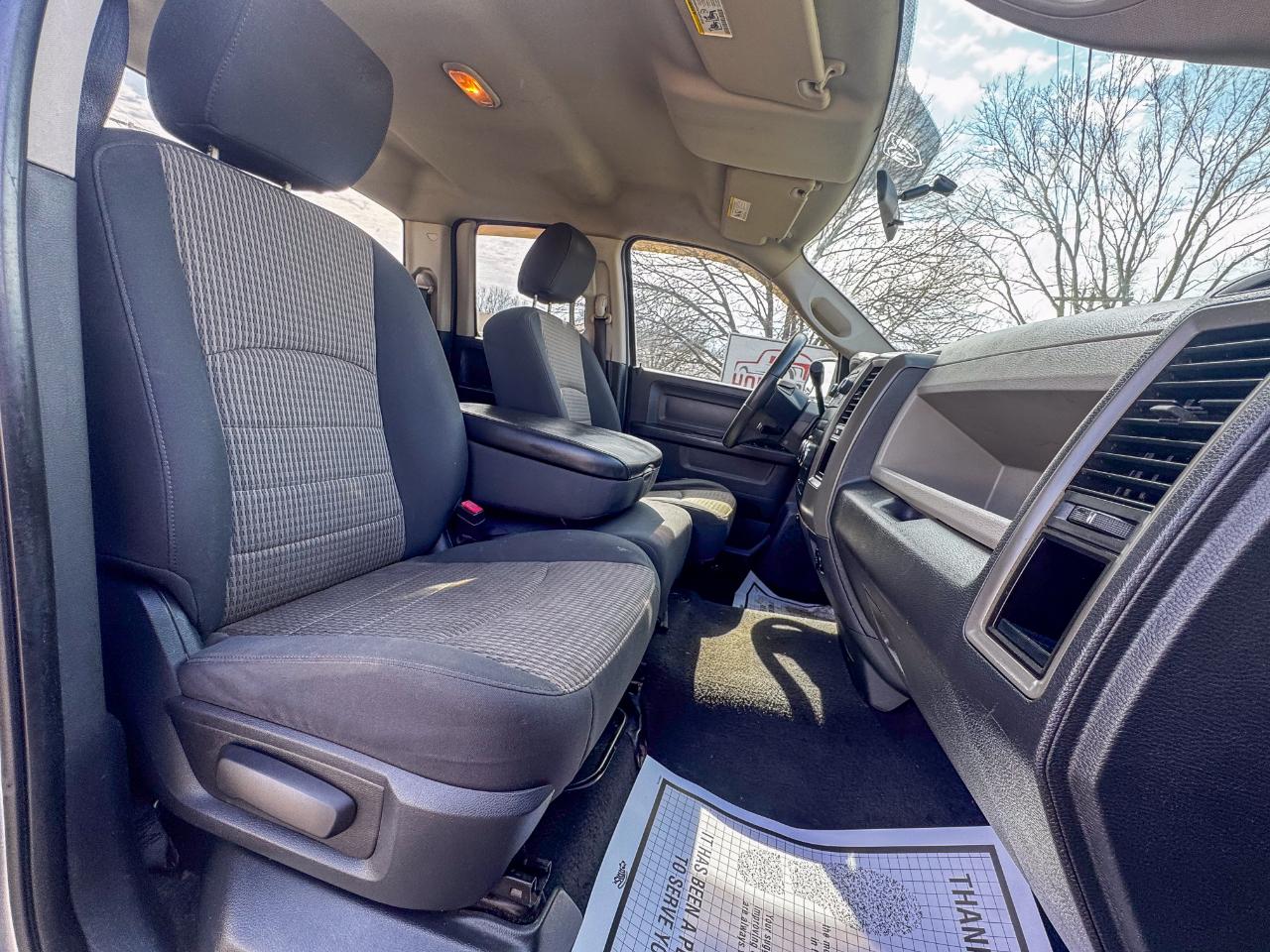 Dodge Ram 1500 4WD Quad Cab 140.5" ST 2010