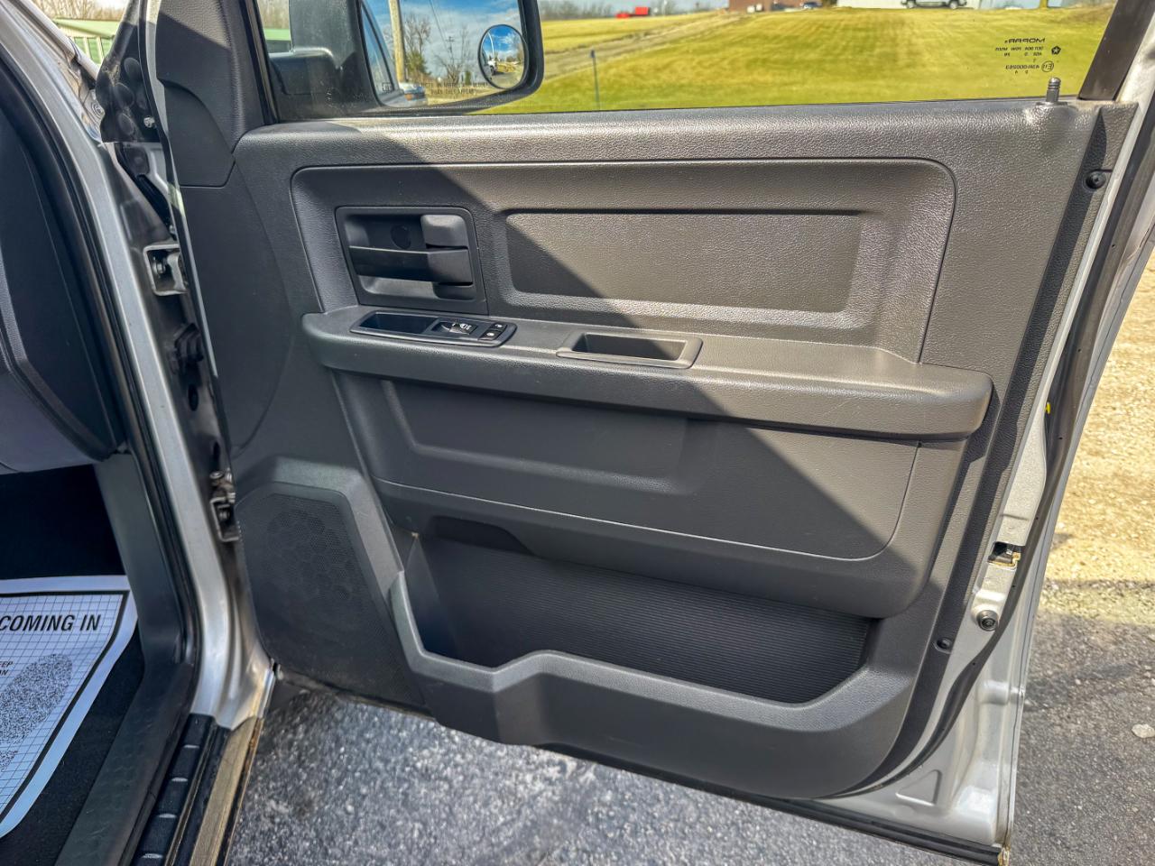 Dodge Ram 1500 4WD Quad Cab 140.5" ST 2010