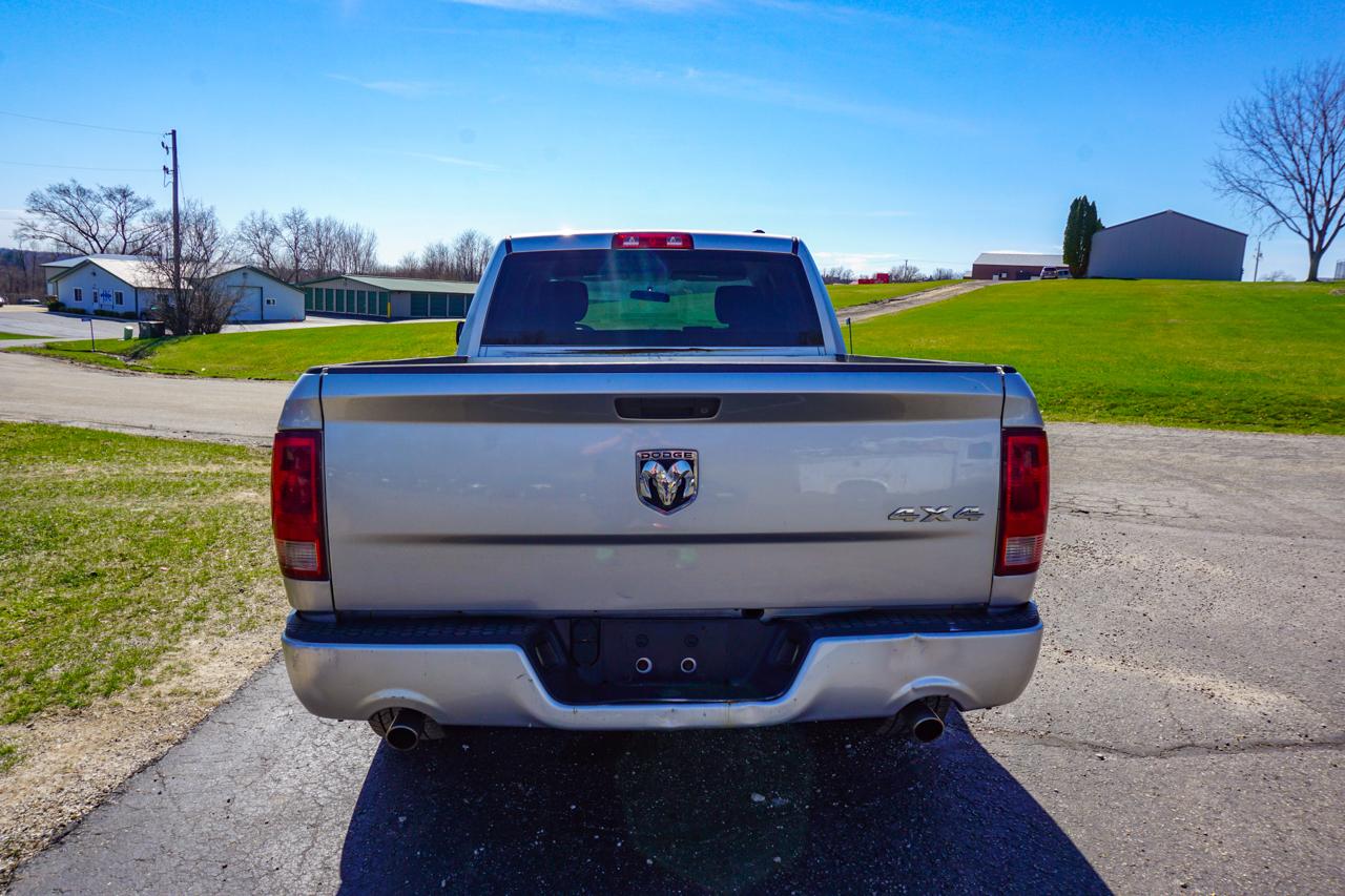Dodge Ram 1500 4WD Quad Cab 140.5" ST 2010