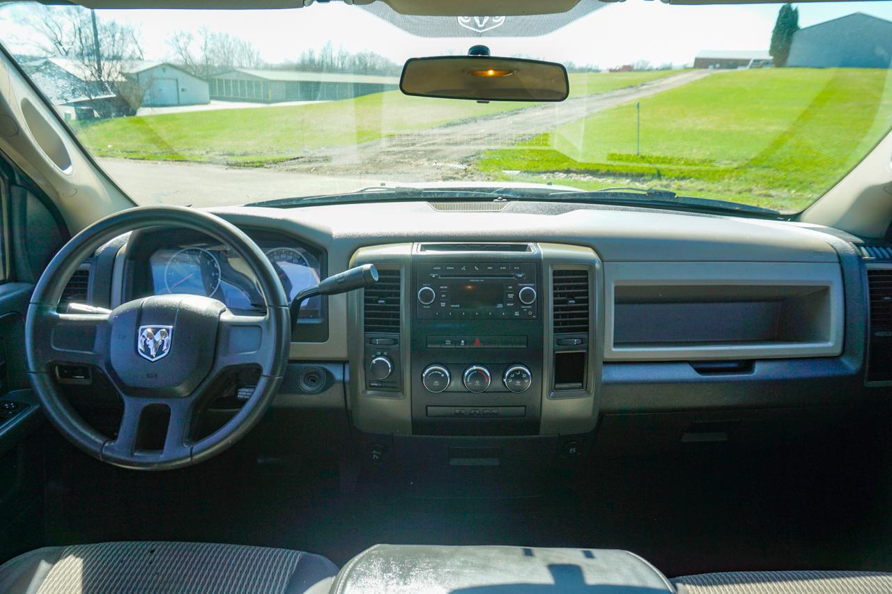 Dodge Ram 1500 4WD Quad Cab 140.5" ST 2010