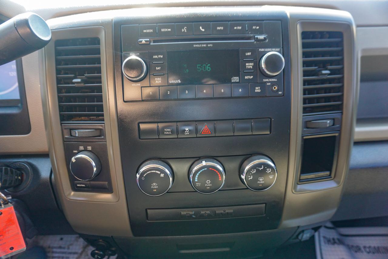 Dodge Ram 1500 4WD Quad Cab 140.5" ST 2010