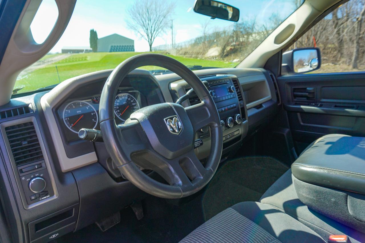 Dodge Ram 1500 4WD Quad Cab 140.5" ST 2010