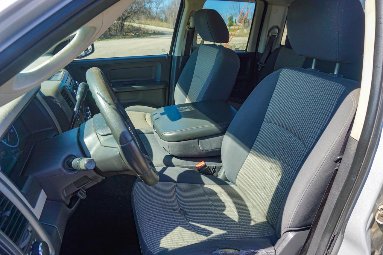 Dodge Ram 1500 4WD Quad Cab 140.5" ST 2010