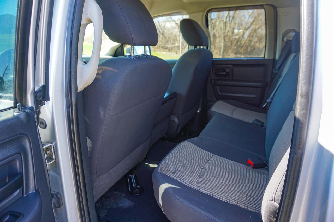 Dodge Ram 1500 4WD Quad Cab 140.5" ST 2010