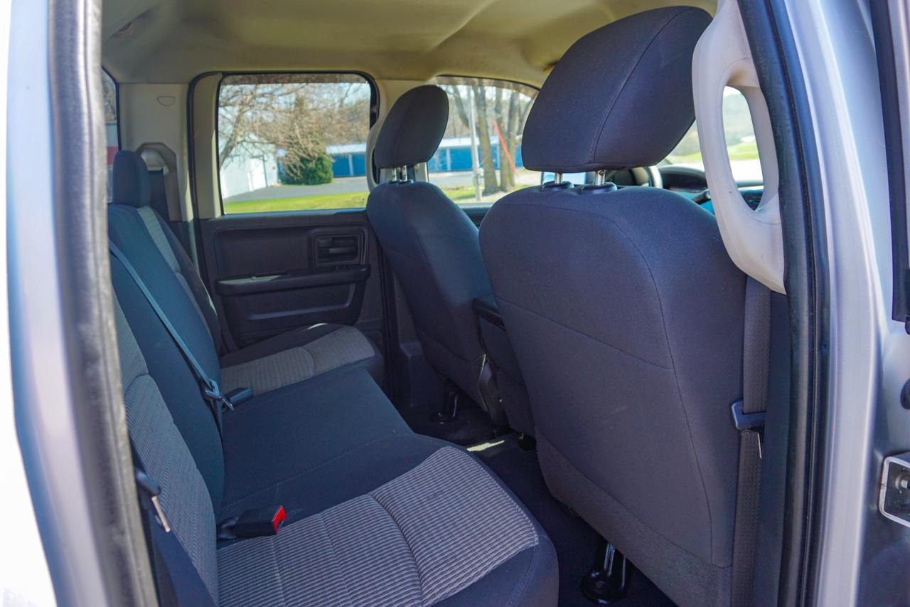 Dodge Ram 1500 4WD Quad Cab 140.5" ST 2010