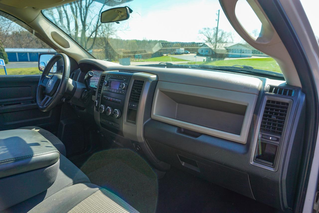 Dodge Ram 1500 4WD Quad Cab 140.5" ST 2010