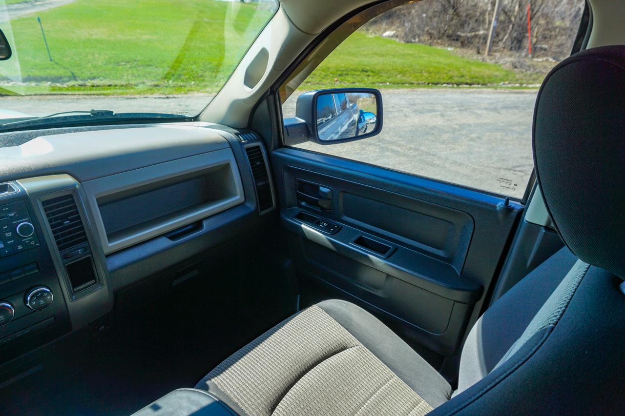 Dodge Ram 1500 4WD Quad Cab 140.5" ST 2010