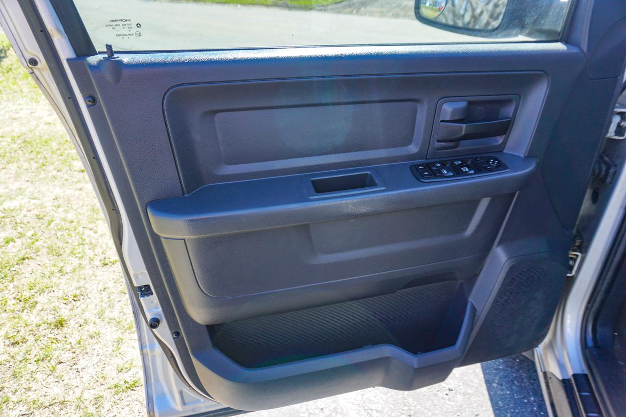 Dodge Ram 1500 4WD Quad Cab 140.5" ST 2010