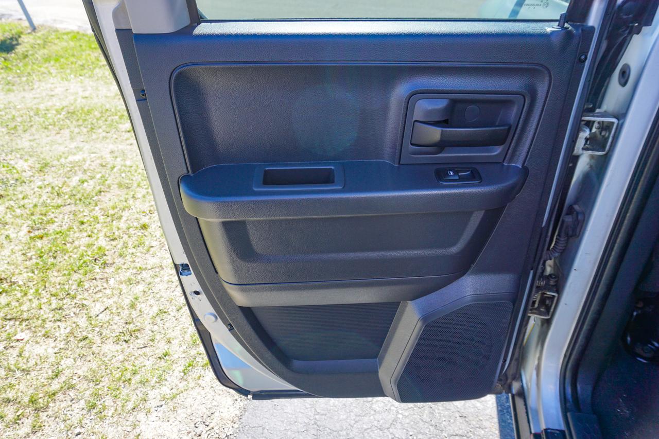 Dodge Ram 1500 4WD Quad Cab 140.5" ST 2010