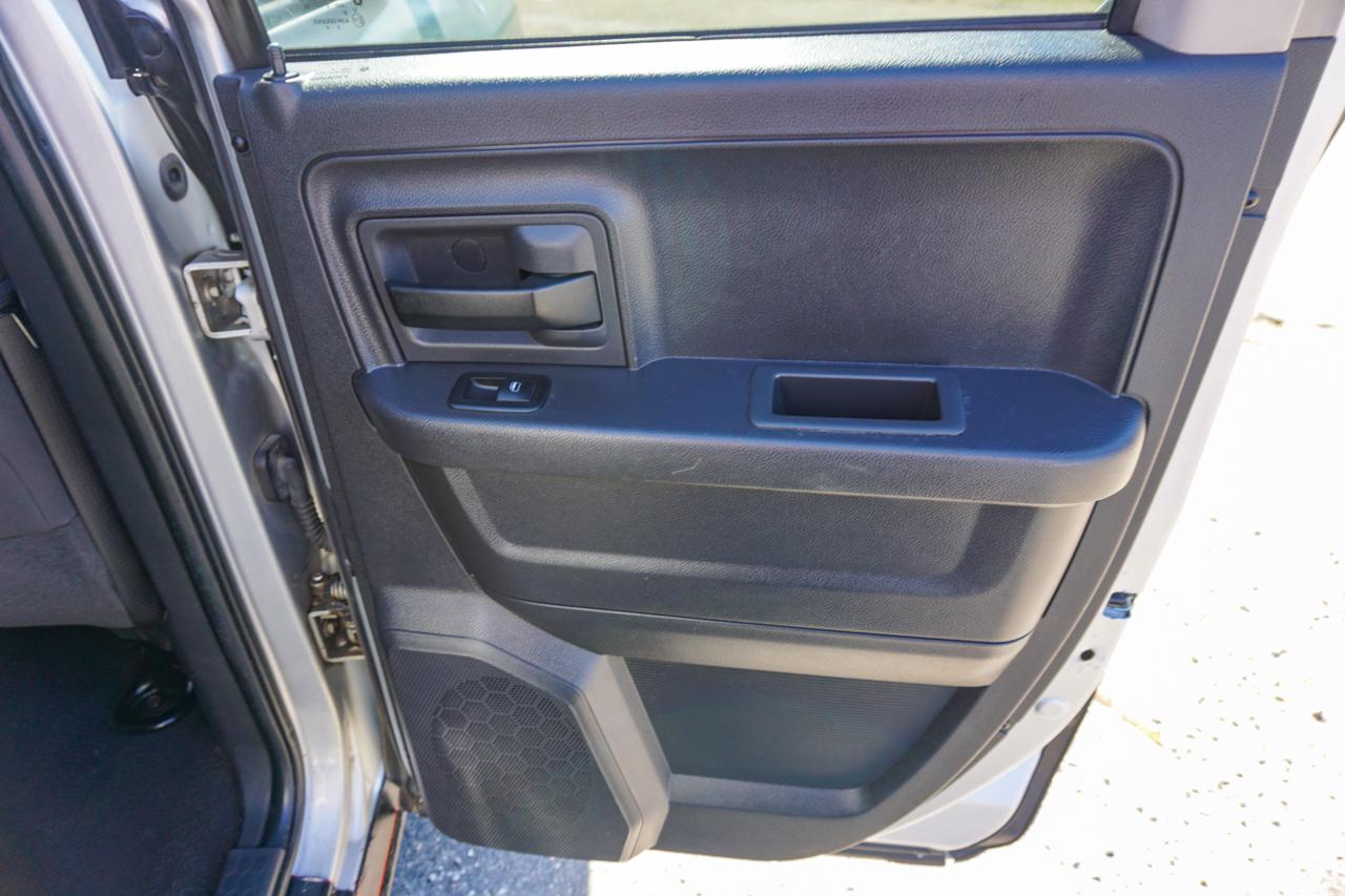 Dodge Ram 1500 4WD Quad Cab 140.5" ST 2010