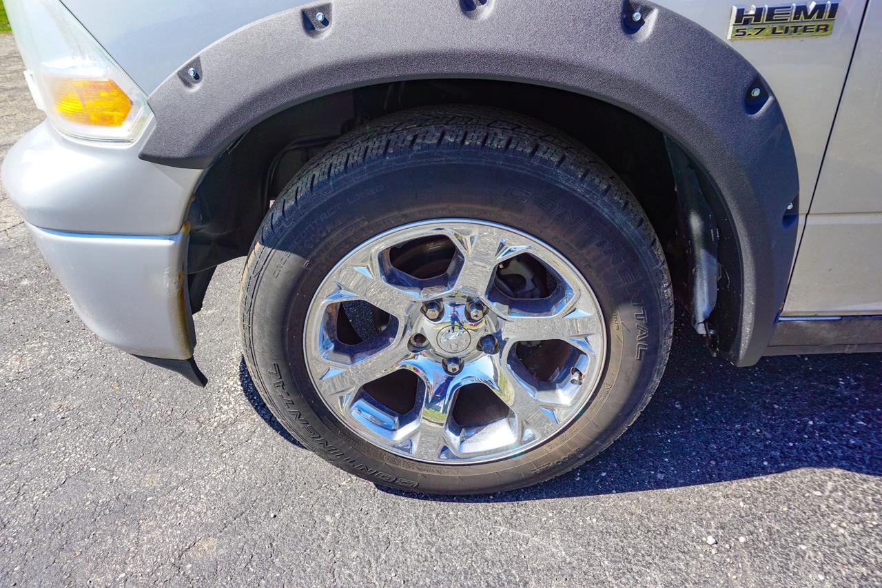 Dodge Ram 1500 4WD Quad Cab 140.5" ST 2010
